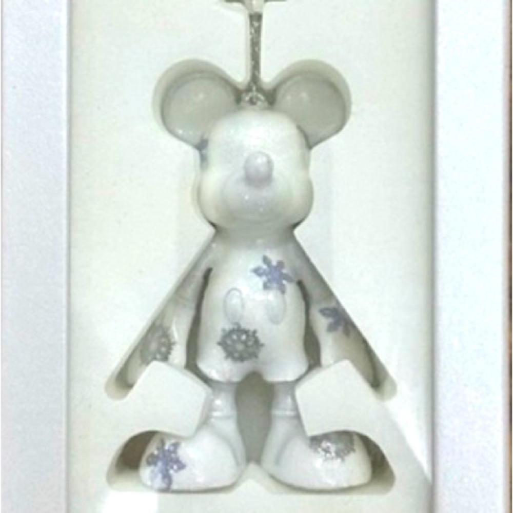 BaubleBar Winter ❄️ Mickey Mouse Keychain